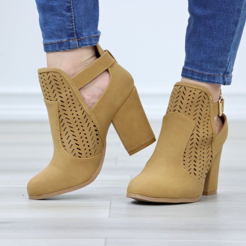Tan Faux Nubuck Round Toe Block Heeled Ankle Boots Lacer Cut Design - Picture 11 of 12